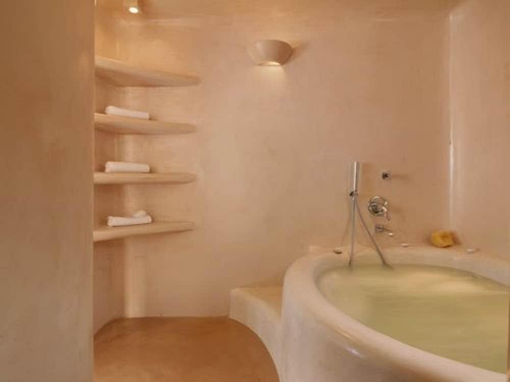 Dome Santorini Hotel 4*